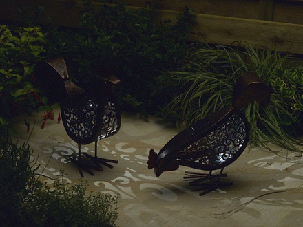 t39792_Smart_Garden_Solar_Metal_Hen_1050030RS_4